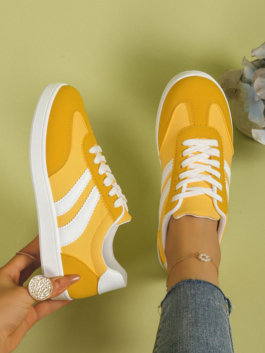 Liv Classic Sneakers