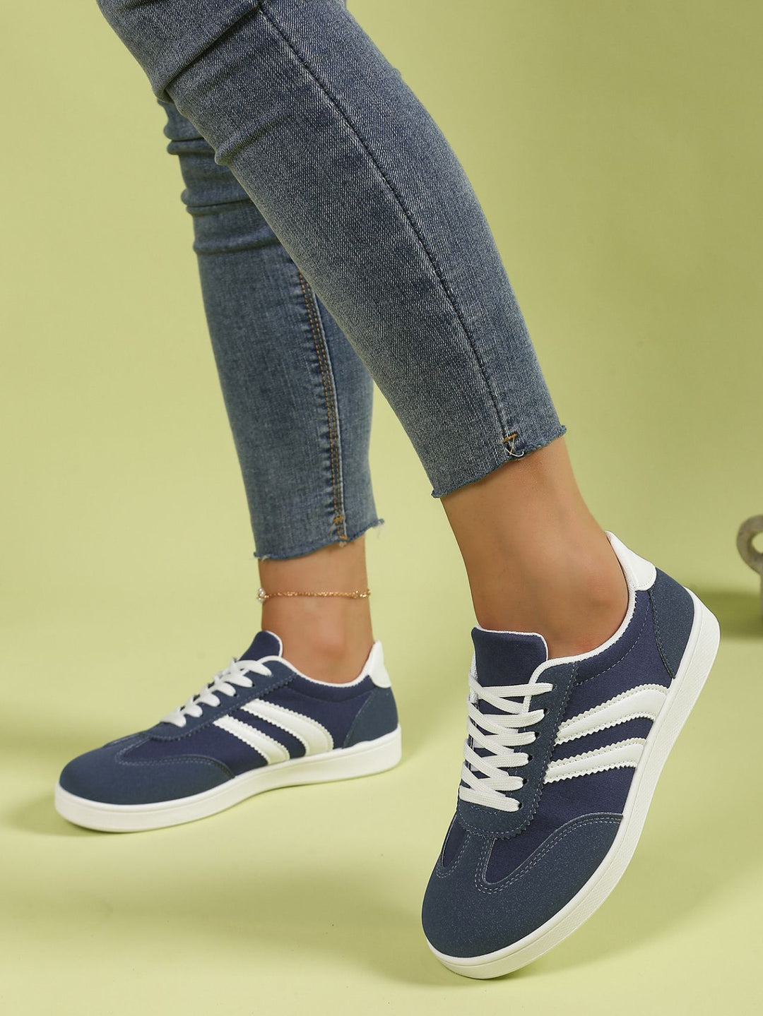 Liv Classic Sneakers